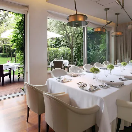 Hotel Abac H&r Monument