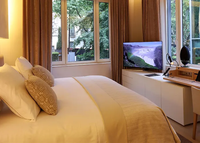 Abac H&r Monument Hotel