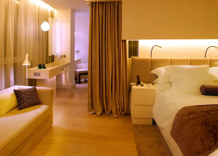 Abac H&r Monument Hotel